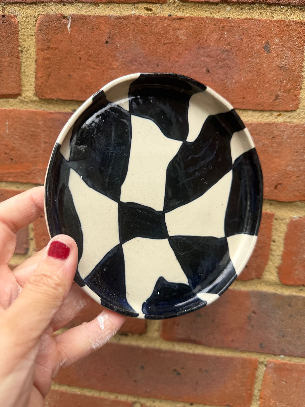 Asymmetrical Check Flower Plate