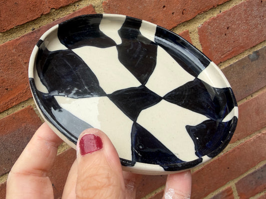 Asymmetrical Check Flower Plate