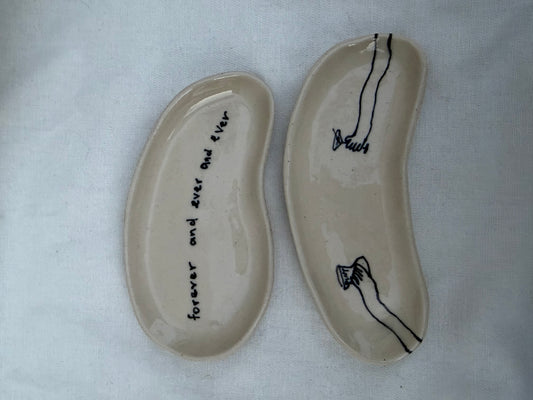 Set of asymmetrical trays